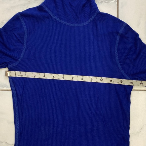 Women's Turtleneck Size: Medium - Picture 6 of 7